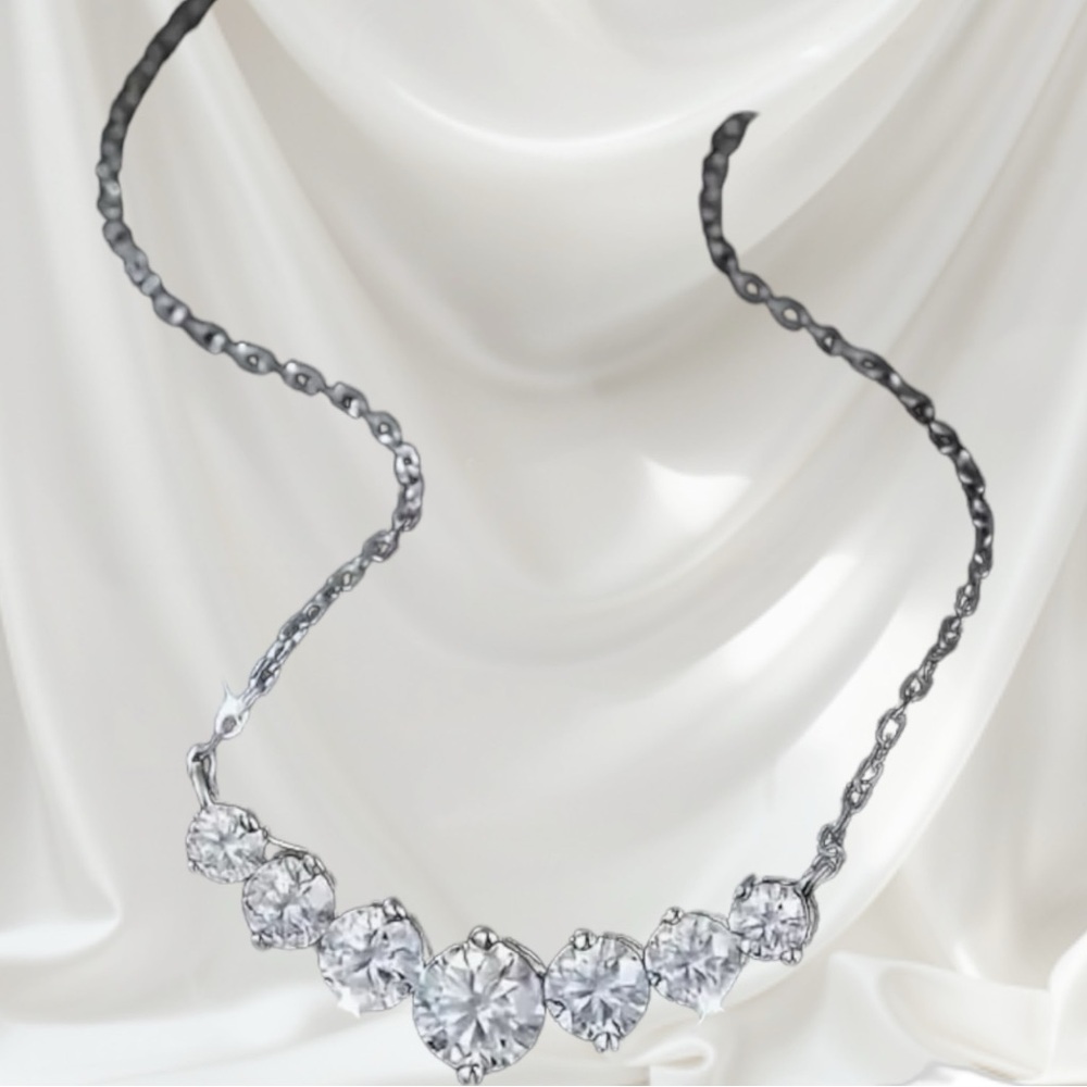 1 carat Moissanite necklace. NWOT